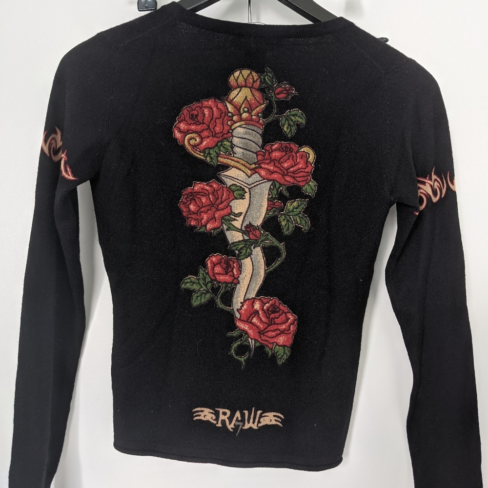 AMAZING Cashmere V neck with roses and dagger
